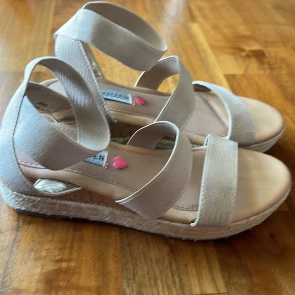 Steve Madden girls shoes - Picture 2 of 5